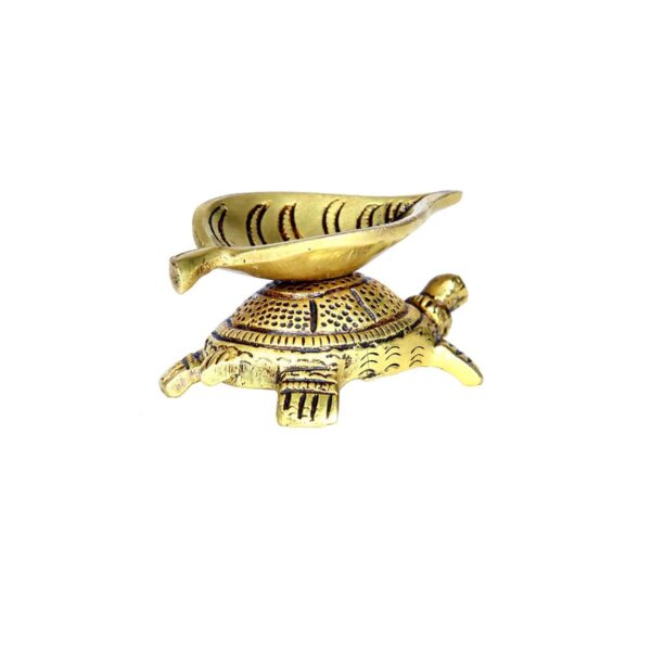 Antique Turtle Leaf Vilakku Brass